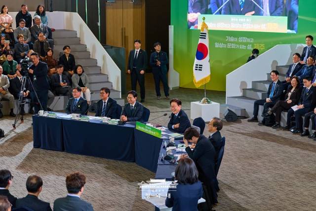 ▲30일 제주한라대학교 한라컨벤션센터에서 열린 이재명 대통령 타운홀 미팅.ⓒ(=대한민국 청와대)