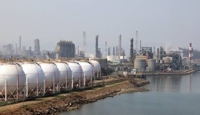 중동사태 영향 받는 여수 국가산업단지 - 지난달 26일 전남 여수 국가산업단지 모습. 연합뉴스