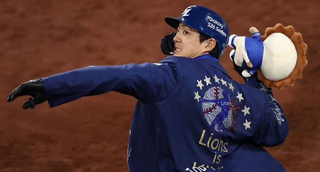 홈런 재킷을 입은 삼성 구자욱. 삼성 라이온즈 제공