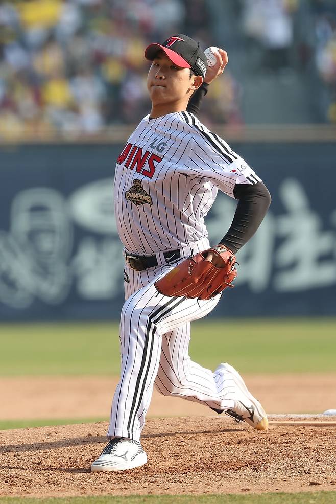 ▲ 강력한 구위와 한층 나아진 제구력을 선보이며 LG 불펜의 새로운 활력소로 떠오른 우강훈 ⓒLG 트윈스