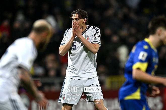 ▲ 월드컵 4회 우승국인 이탈리아가 3연속 본선 진출에 실패했다. 감독 전술이 멸망을 몰고 왔다는 분석이 뒤따른다. 현대 축구의 흐름과 괴리된 스리백 시스템에 대한 문제 제기가 쏟아지고 있다.