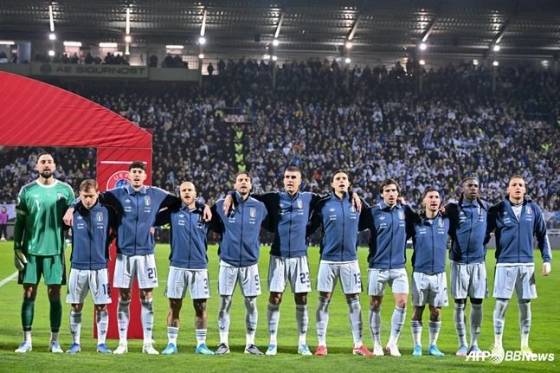 1일(한국시간) 보스니아 헤르체고비나에서 열린 2026 국제축구연맹(FIFA) 북중미월드컵 유럽 지역 플레이오프 패스A 결승전 보스니아전에 나선 이탈리아 선수들. /AFPBBNews=뉴스1