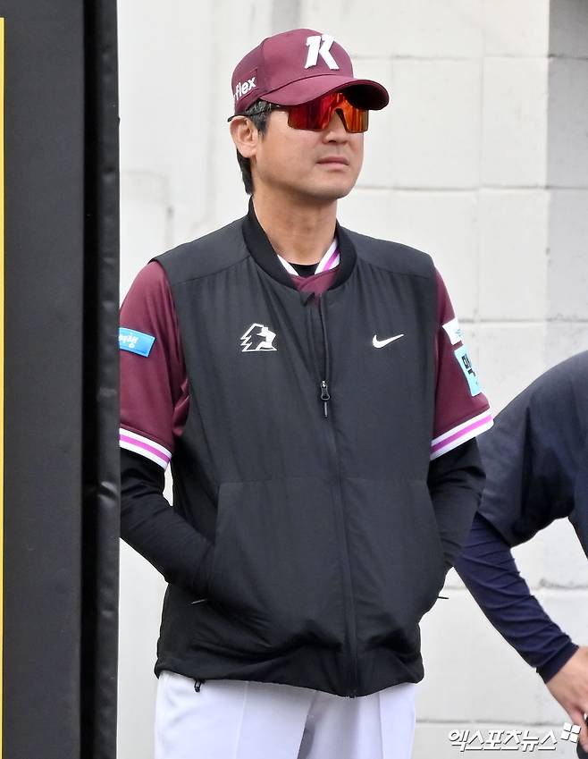 설종진 감독이 이끄는 키움 히어로즈가 1일 인천 SSG랜더스필드에서 열린 2026 신한 SOL KBO리그 SSG 랜더스와의 팀 간 2차전에서 11-2로 승리, 개막 3연패 탈출에 성공했다. 사진 엑스포츠뉴스 DB