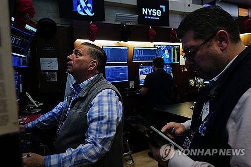 뉴욕증권거래소의 트레이더 [AFP 연합뉴스 자료사진. 재판매 및 DB 금지]