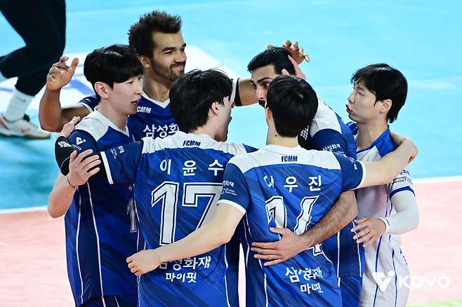 득점 후 기뻐하는 삼성화재 선수들 [한국배구연맹 제공. 재판매 및 DB 금지]