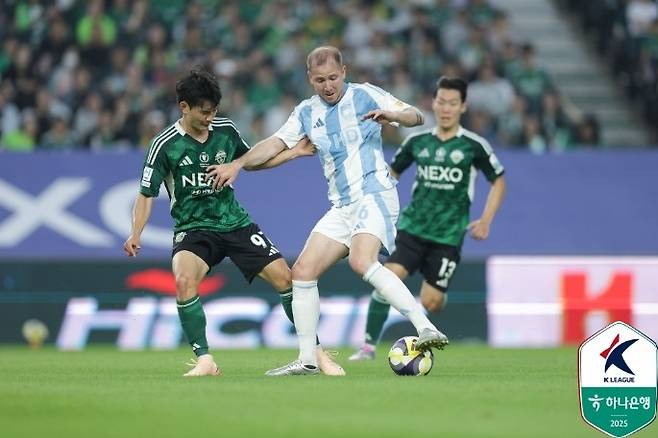 지난해 전북과 울산의 대결 모습. [한국프로축구연맹 제공. 재판매 및 DB 금지]