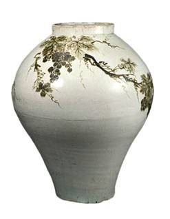 백자철화포도문항아리 [이화여대박물관 소장]