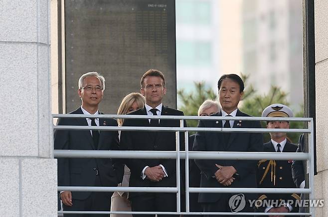 전쟁기념관 찾은 마크롱 대통령 (서울=연합뉴스) 김성민 기자 = 대한민국을 국빈 방문한 에마뉘엘 마크롱 프랑스 대통령이 2일 서울 용산구 전쟁기념관에 방문하고 있다. 2026.4.2 ksm7976@yna.co.kr