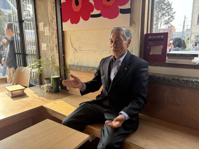 2일 제주시청에서 열린 평화대행진에서 만난 제주4·3희생자 유족 김춘보(79). 사진=김세영 기자