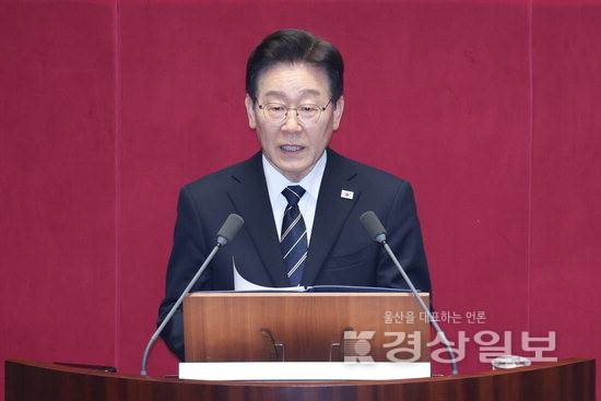 ▲ 이재명 대통령이 2일 국회에서 추가경정예산안 시정연설을 하고 있다. 연합뉴스