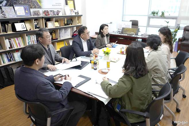 ▲ 더불어민주당과 전교조·교사노조연맹·한국교총 등 교원 3단체는 2일 오전 국회 의원회관에서 '공무원·교원 정치기본권 TF 교원분과 실무회의'를 열고 있다
