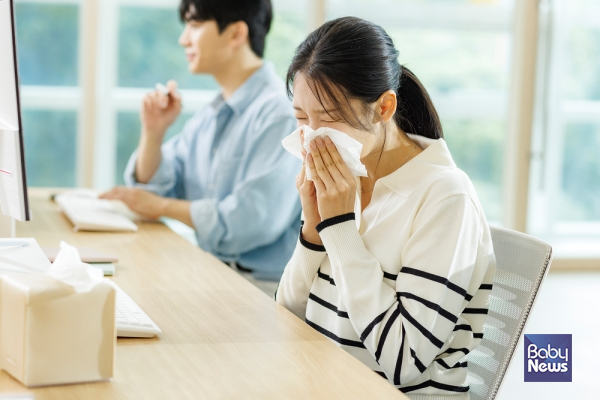 봄철 알레르기 비염은 면역 과민 반응이 원인이며, 천문동과 신이로 코 점막을 보호하고 증상을 완화할 수 있다. ⓒ베이비뉴스