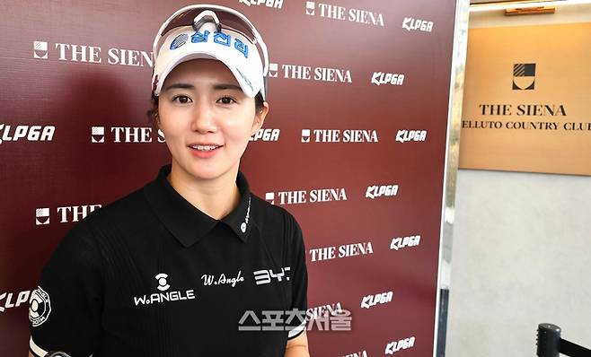이세희가 3일 더시에나벨루토CC에서 열린 KLPGA투어 국내 개막전 더 시에나 오픈 2라운드를 선두권으로 마친 뒤 밝은 표정으로 카메라를 쳐다보고 있다. 사진 | 여주=장강훈 기자 zzang@sportsseoul.com