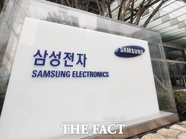 3일 한국거래소에 따르면 삼성전자는 지난 달 19일부터 11거래일째 10만원대 주가에 머물러 있다. /더팩트 DB