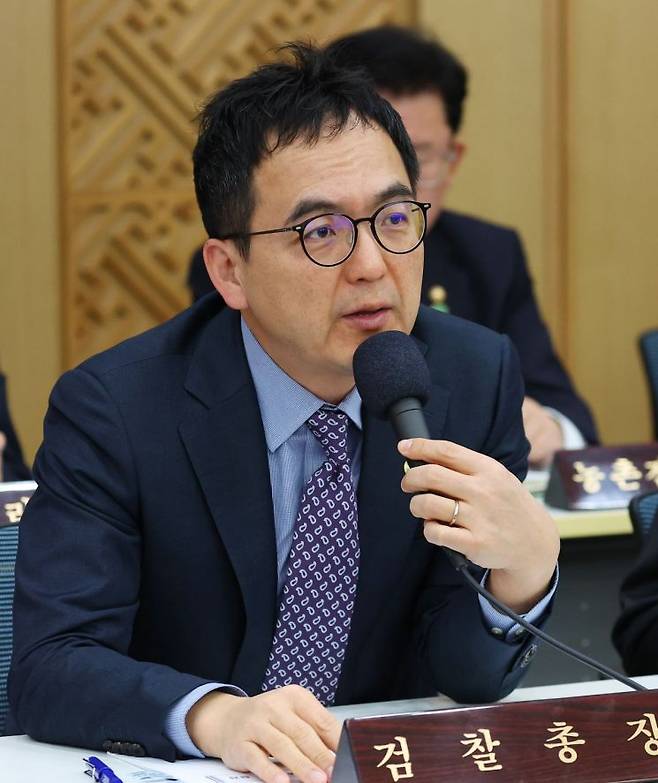 구자현 검찰총장 직무대행이 17일 정부세종청사에서 이재명 대통령 주재로 열린 국무회의에서 발언하고 있다. 연합뉴스