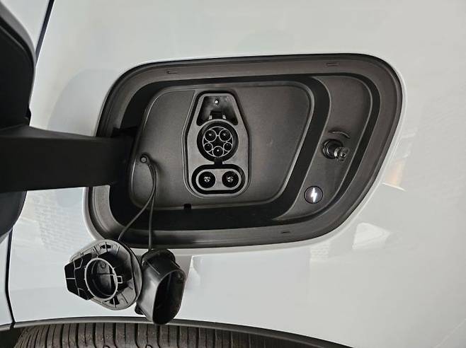 EX30 충전구 모습. 이승진 기자