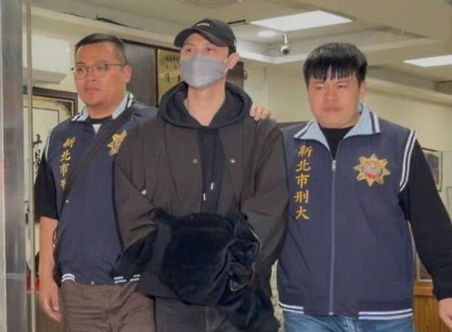 병역을 회피한 혐의로 체포된 대만의 유명 배우 겸 가수 추성이(36). TVBS 캡처