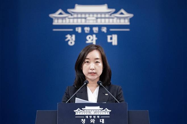 전은수 청와대 신임 대변인이 3일 오후 춘추관에서 출퇴근 시간대 대중교총 혼잡완화 대책관련 브리핑을 하고 있다. 2026.04.03. 청와대사진기자단
