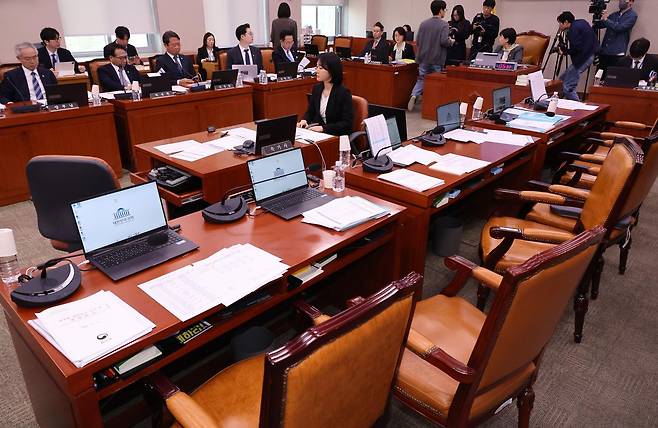3일 서울 여의도 국회에서 열린 윤석열 정권 정치검찰 조작기소 의혹사건 진상규명 국정조사 특별위원회 전체회의에서 국민의힘 의원석이 비어 있다. 2026.04.03. 뉴시스