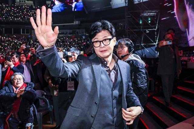 한동훈 전 국민의힘 대표가 2월 8일 서울 송파구 잠실실내체육관에서 열린 토크콘서트에 입장하고 있다. 뉴시스