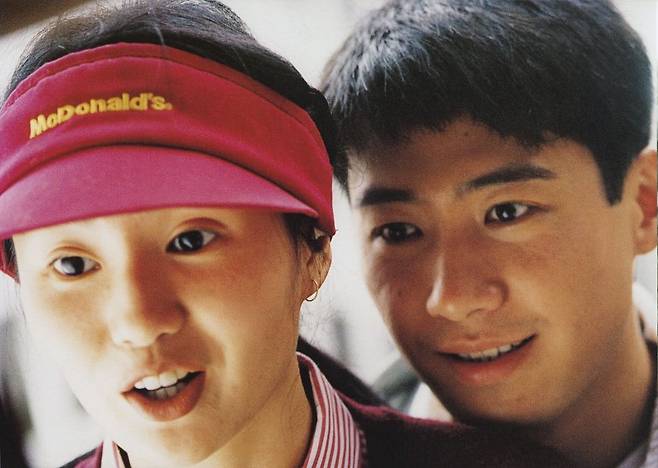 영화 '첨밀밀'은 각자의 꿈을 안고 중국 본토에서 홍콩으로 향한 두 남녀가 만남과 이별을 반복하며 이어가는 인연을 그렸다. 사진 워너브러더스 코리아