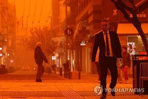 핏빛으로 물든 그리스 크레타섬. [연합뉴스]