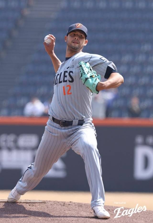 3일 두산전에서 KBO 데뷔 첫 승을 올린 에르난데스. 사진=한화 제공