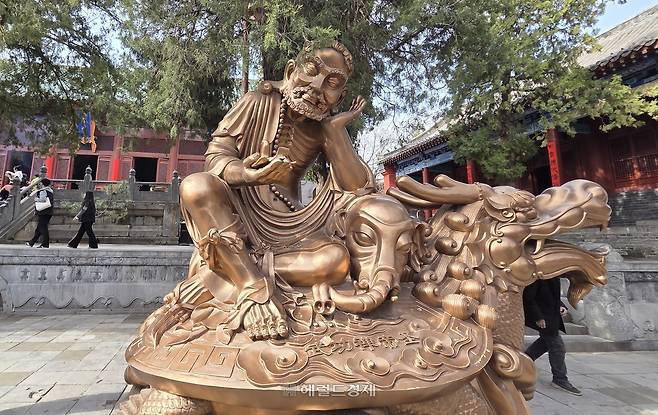 달마대사 조각상
