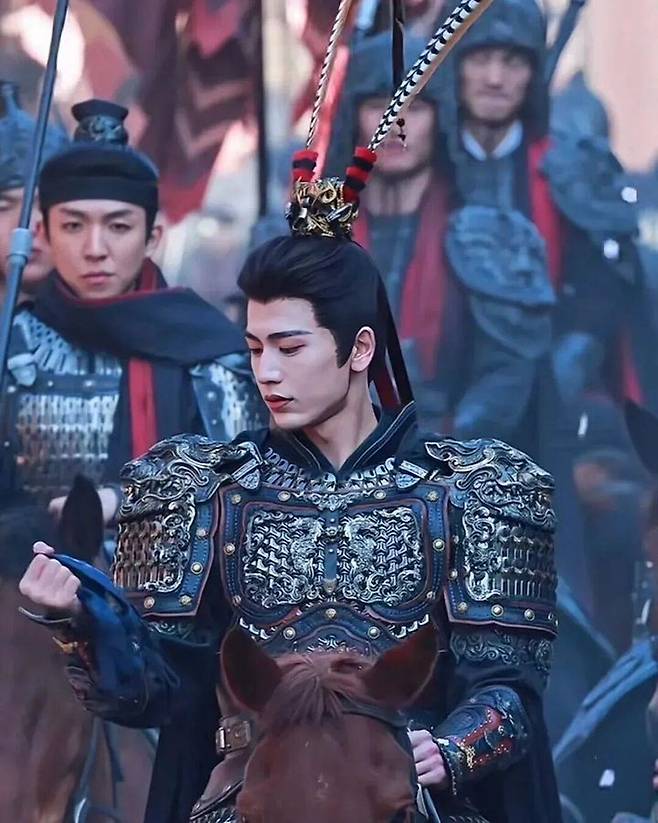 [서울=뉴시스]최근 넷플릭스에 공개된 중국 드라마 '옥을 찾아서(축옥)' 남자 주인공의 과도한 분장을 둘러싼 논란이 확산되자 중국 당국이 외모 중심의 드라마 제작 관행에 제동을 걸고 나섰다. 축옥 남자주인공 사정 역을 맡은  장링허(장릉혁). <사진출처: 바이두> 2026.04.03