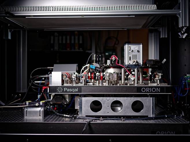 본사 연구실에 파스칼 양자기술에 활용되는 광학 장비가 진열돼 있다. 파스칼