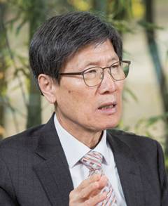 윤영관 아산정책연구원 이사장(전 외교통상부 장관, 서울대 명예교수)