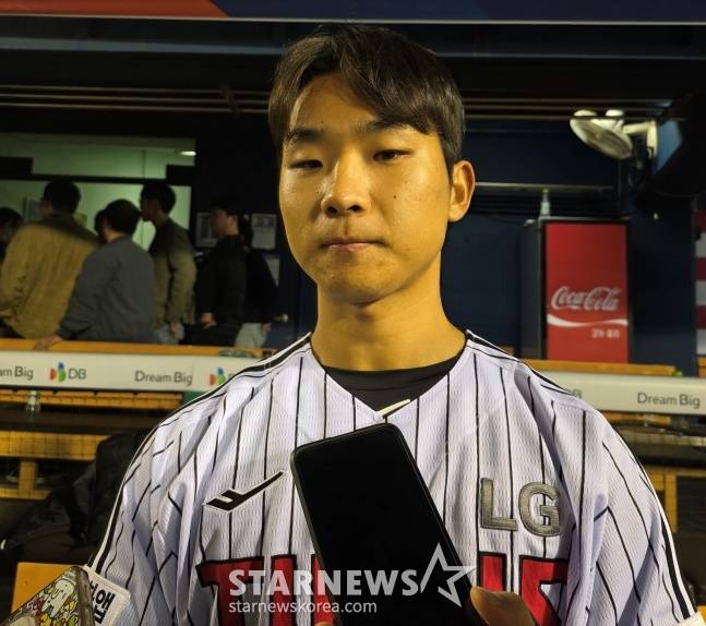 LG 우강훈이 2일 잠실 KIA전을 승리로 이끌고 인터뷰에 응했다. /사진=김동윤 기자