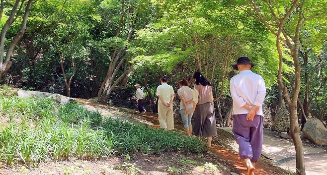 치유의숲 황톳길 맨발걷기 [장수군 제공. 재판매 및 DB 금지]