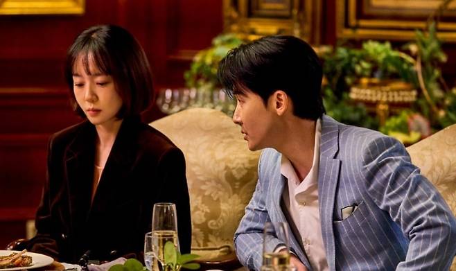 하정우, 임수정, 김준한이 삼자대면을 한다./사진제공=tvN