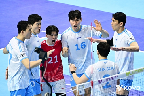 4일 인천 계양체육관에서 열린 진에어 2025~2026 V리그 챔피언결정전 2차전에서 대한항공 선수들이 현대캐피탈을 상대로 공격을 성공시킨후 기뻐하고 있다. 사진=한국배구연맹