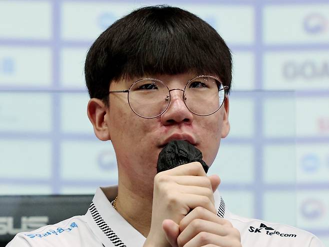 항저우 아시안게임 '리그 오브 레전드' 국가대표 미디어데이에서 '룰러' 박재혁이 질문에 답변하고 있다. /뉴스1