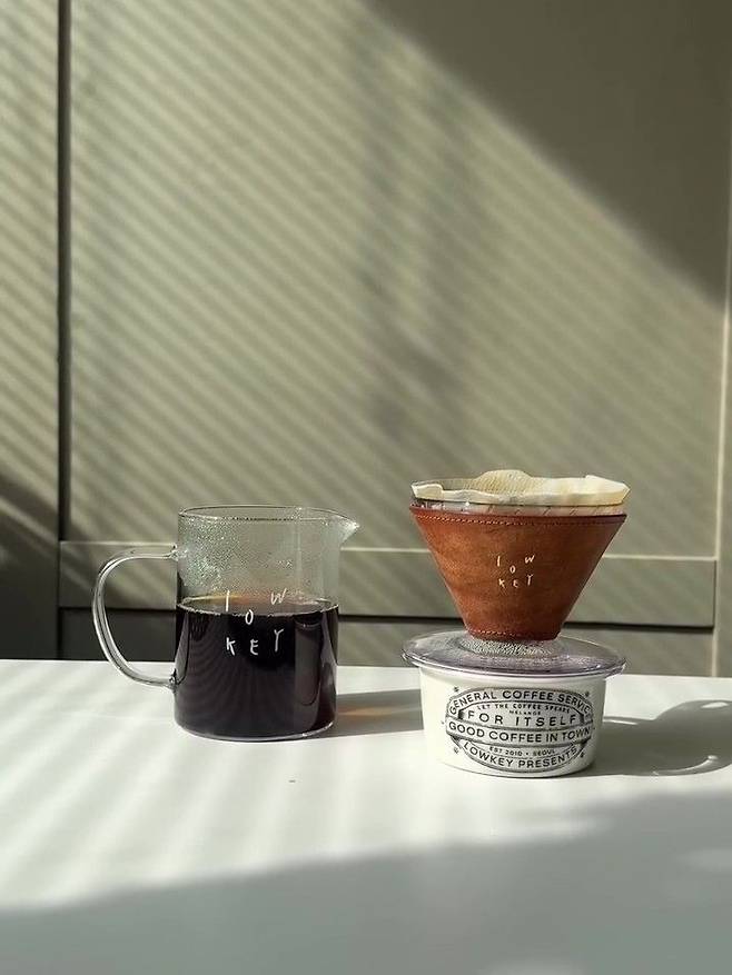 성수에서 커피가 맛있는 곳 하면 가장 먼저 떠오르는 곳인 로우키. 이미지 인스타그램 @lowkey_coffee
