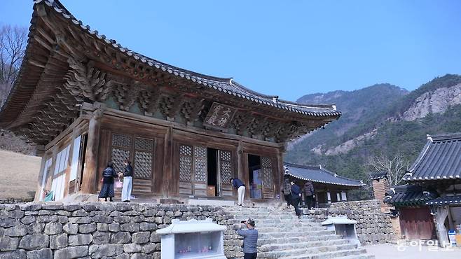 내변산 내소사 대웅보전.