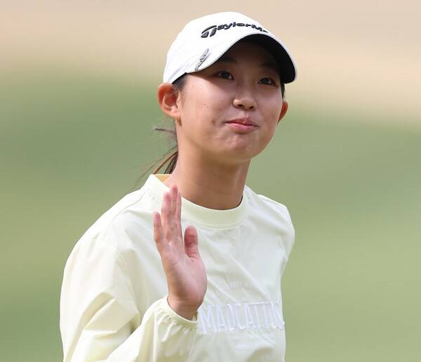 한국여자프로골프(KLPGA) 투어 2026시즌 '국내 개막전'인 신설 대회 더 시에나 오픈에 출전한 아마추어 선수 김서아가 2라운드에서 경기하는 모습니다. 사진제공=KLPGA (사진을 무단으로 사용하지 마십시오.)