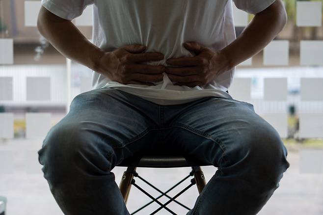 소화기내과 전문의인 수프리야 라오 박사는 "걷기는 장 운동성을 높이는 가장 부담 없는 방법"이라며 "격한 운동과 달리 스트레스 호르몬을 크게 높이지 않아 수면에도 영향을 주지 않는다"고 말했다./사진=게티이미지뱅크