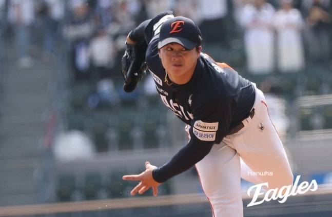 한화 왕옌청이 4일 잠실 두산전에서 역투하고 있다. 사진=한화 제공