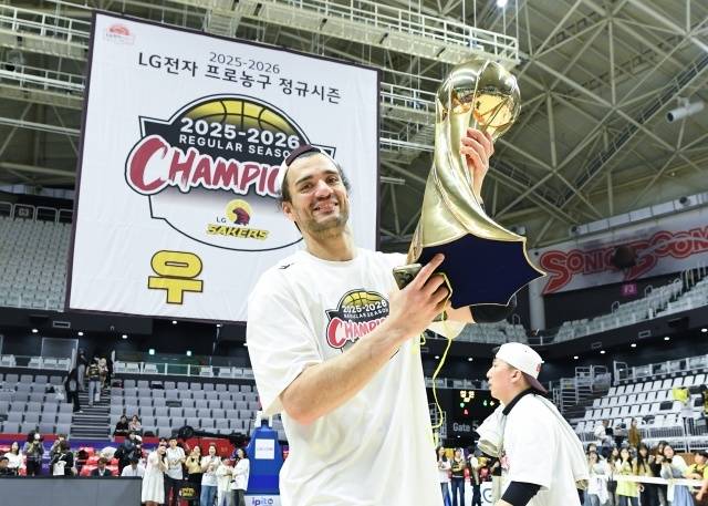 마레이는 최고의 시즌을 보냈고 정규리그 우승이라는 성과까지 냈다. 이제는 상으로 보답 받을 차례. 현재로선 외국선수 MVP를 시작으로 최우수수비상, 베스트5, 리바운드상, 스틸상 등 여러 상을 받을 수 있을 것으로 보인다. 사진=KBL 제공