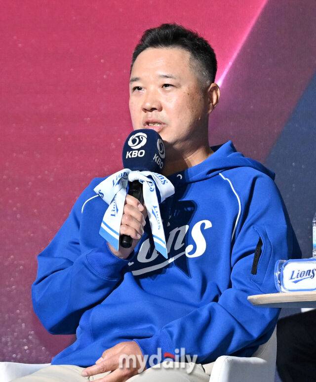 삼성 박진만 감독이 26일 오후 서울 잠실 롯데호텔에서 진행된 '2026 신한SOL KBO리그 미디어데이'에서 이야기를 하고 있다. '2026 신한SOL KBO리그 미디어데이'는 10개구단 감독 및 주장과 대표선수들이 참석해 2026 시즌에 대한 포부를 밝힌다. 이번 시즌에는 아시아쿼터 도입, 피치클락 단축, 비디오판독 범위 확대 등 다양한 변화가 시도된다. '2026 KBO리그'는 오는 28일 개막한다./마이데일리