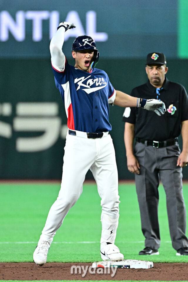 9일 일본 도쿄돔에서 열린 2026 월드 베이스볼 클래식(WBC) 조별리그 한국-호주 경기.위트컴이 6회초 첫 타자로 나와 2루타를 친 후 기뻐하고 있다./마이데일리