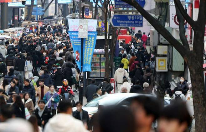 도심 면세점 중심이던 소비 흐름이 아웃렛으로 이동하면서, 외국인 관광객의 쇼핑 동선이 빠르게 재편되고 있다. 뉴시스&nbsp;&nbsp; &nbsp;