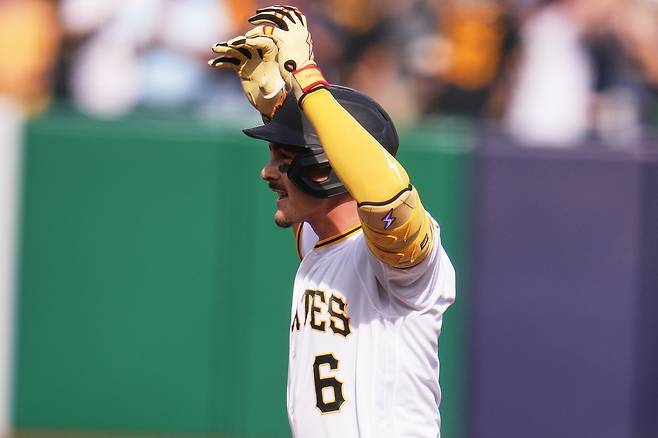 코너 그리핀이 4일 미국 펜실베이니아주 피츠버그의 PNC 파크에서 열린 볼티모어 오리올스와 2026 메이저리그 정규리그 홈경기에서 2회말 1타점 2루타를 친 뒤 세리머니를 하고 있다. 피츠버그 | AP연합뉴스