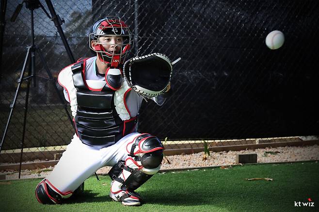 ▲ 올 시즌을 앞두고 FA 계약으로 KT 유니폼을 입은 한승택은 기록 이상의 가치를 보여주며 구단 내부의 호평을 모으고 있다 ⓒKT 위즈