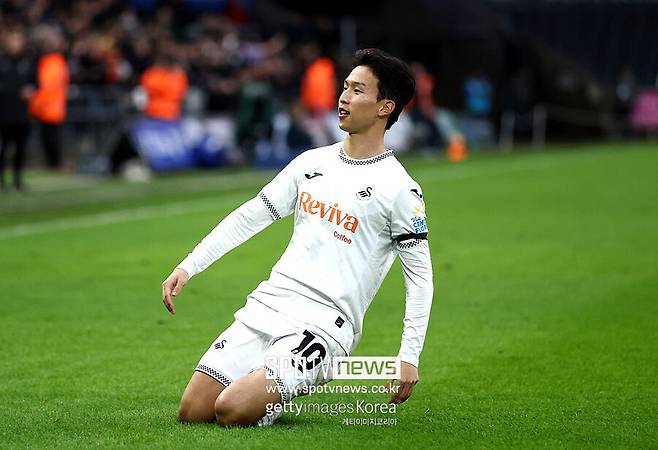 ▲ 엄지성은 지난 1월 웨스트브로미치 앨비언과의 FA컵 3라운드에서 득점한 이후, 약 3개월 만에 다시 골망을 흔들며 침묵을 끊어냈다. 이번 시즌 성적은 공식전 43경기 3골 3도움이다.