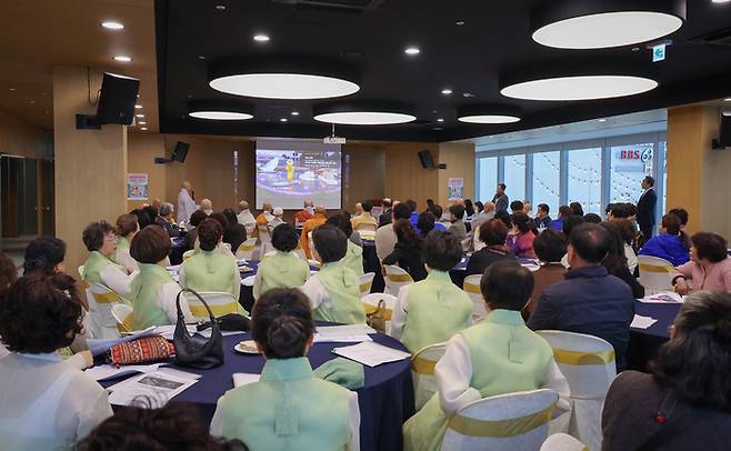 불기2570 부처님오신날 '울산태화가람대축제 출범식'이 지난 3일 울산 중구 태화복합문화공간 만디에서 열렸다. 이수화 기자