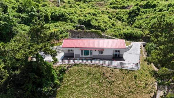 남해군 조도 섬택근무 사무실 전경. /경남도